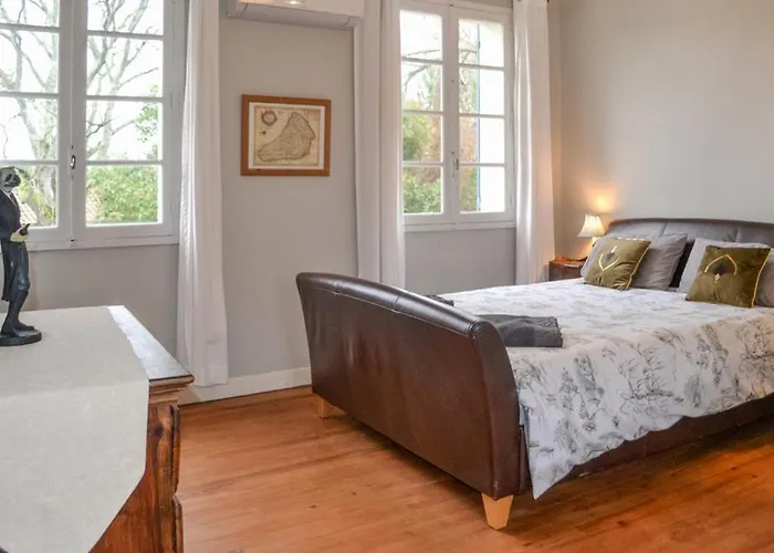 Semesterbostad Chateau De Grenier